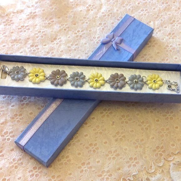 Vintage NEW Yellow Gray Art Deco Multi Floral Charms Silver Bangle Bracelet - Picture 6 of 7